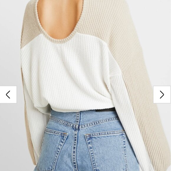 Women's Hollister Sweater. Size Medium. Adjustable Crop. - Picture 3 of 7